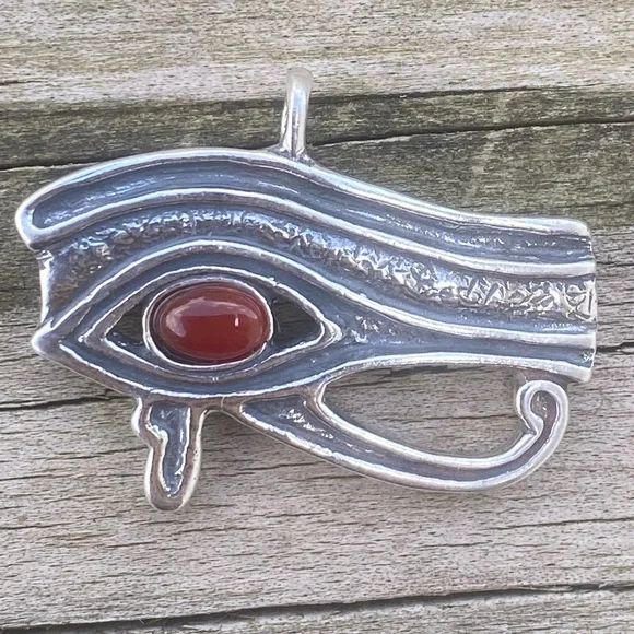 Eye of Horus pendant .925 Sterling Silver with genuine Carnelian Falcon - Picture 3 of 12